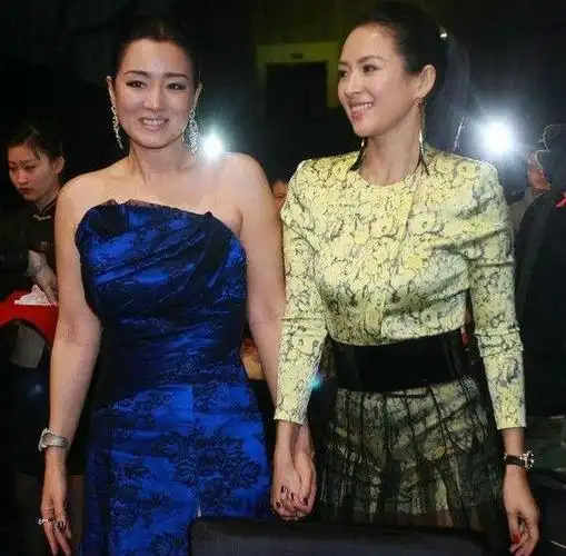 巩俐章子怡情人节甜蜜合照回顾二人精彩瞬间