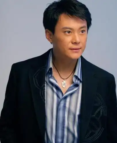 王斑:17岁出道,38岁娶央视一姐,如今功成名就成人生赢家_曹颖