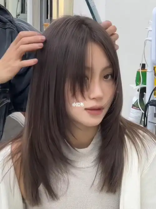 大脸女生一定要试试的锁骨发发型方圆脸的救修容显脸小7815甜酷感