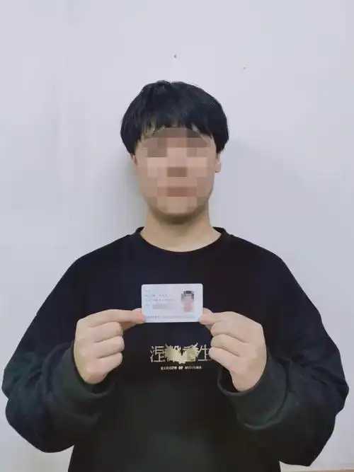 ⑤照片光线均匀,脸部不能发光,无高光,光斑,无阴影,红眼等;④能如实