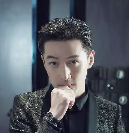 胡歌新发型亮相,新作将在9月30日上线,导演的态度十分微妙