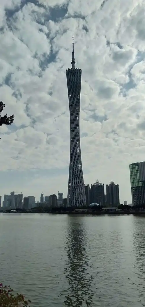 广州塔下做游戏,二沙岛上尽欢颜.