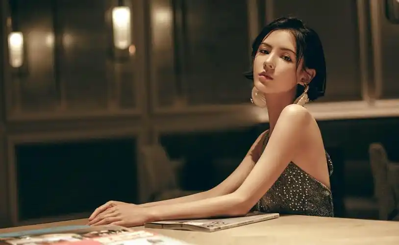 琉璃演员张予曦(因为王思聪前女友的身份在网上有了一点知名度)