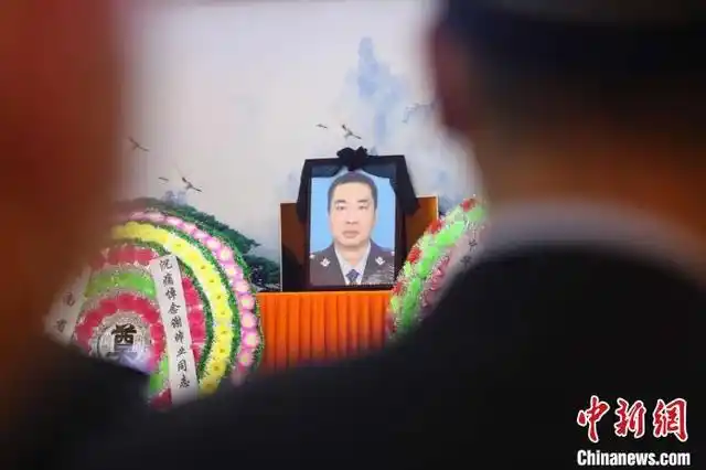 公安部追授云南抗疫牺牲民警谢帅业为二级英模