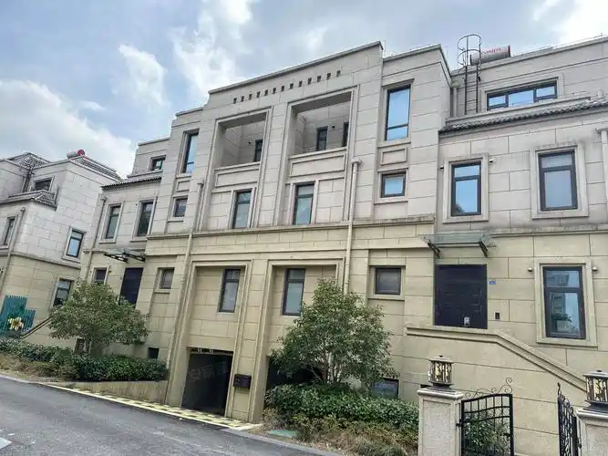 绿地中山铂邸别墅