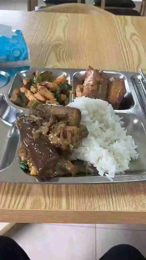 蓝领最关心:工厂饭堂伙食曝光!