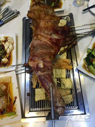 特地去吃了烤羊腿,真的不负众望,很不错.