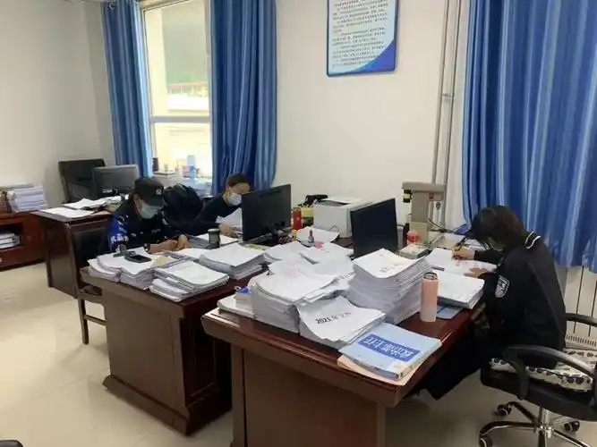 班玛县公安局局办公室开展国际档案日学习及档案安全大检查