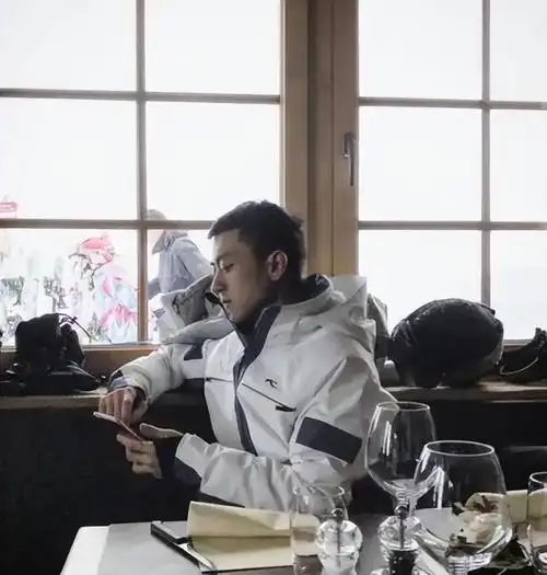 "沪上皇"秦奋家境大揭底:壕无人性是真的,财富来源却令人唾弃_腾讯