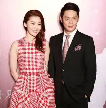 而周丽淇愿意背负骂名嫁给他,或这就是真爱吧,赌上了自己的一切追求