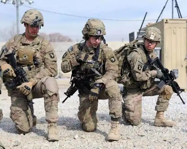 美国大兵自己花钱买装备上了战场才知道这条腰带有多重要