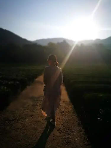 杭州之行,全拍了两瘦子,好不容易留了张背影