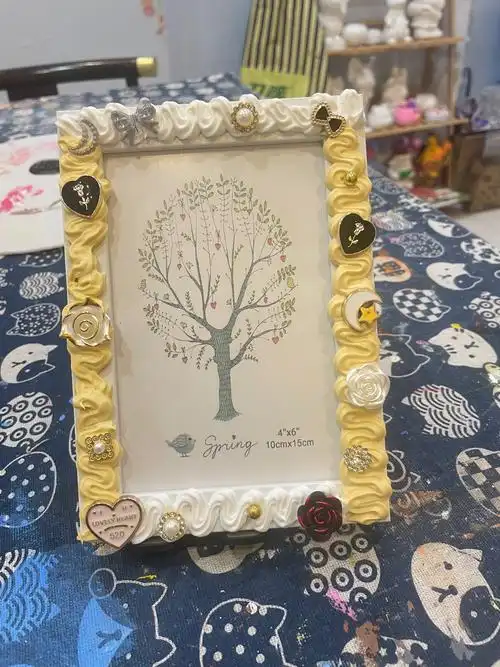 diy手工体验 小妹妹自己做的奶油胶相框
#必逛商场打卡攻略