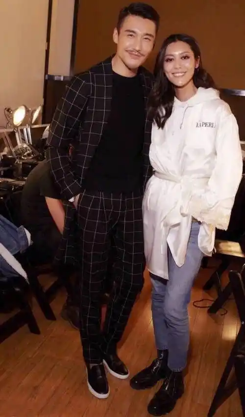 超模刘雯胡兵同框气场太强配一脸莫名的觉得有点夫妻相