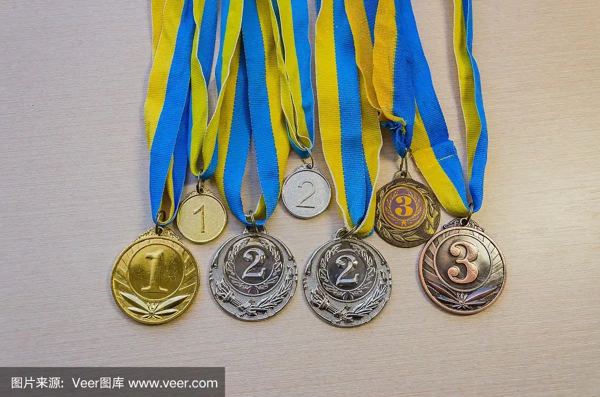 金牌,银牌和铜牌.