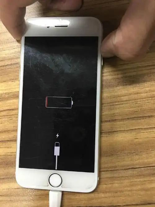 苹果6正常使用过程中关要后就开不了机,电也充不时了,请教各位大神该