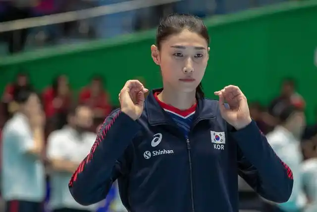 而这一三叉戟指的便是金软景 李在英 朴贞雅的组合