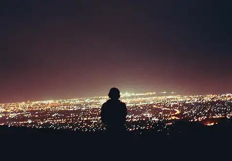 每个人都是单独的个体,都要经过一段从群居到独居的日子【孤独无助的