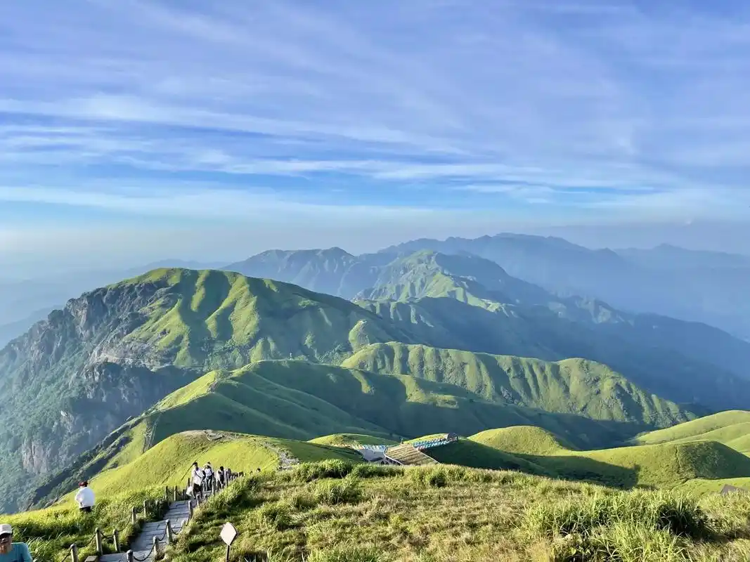 江西武功山国家5a森林公园:金顶,高山草甸,住帐篷,一起看日 - 抖音