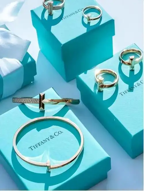 纵然看过世界万千景色,我却永远为那一抹tiffany蓝而心动.