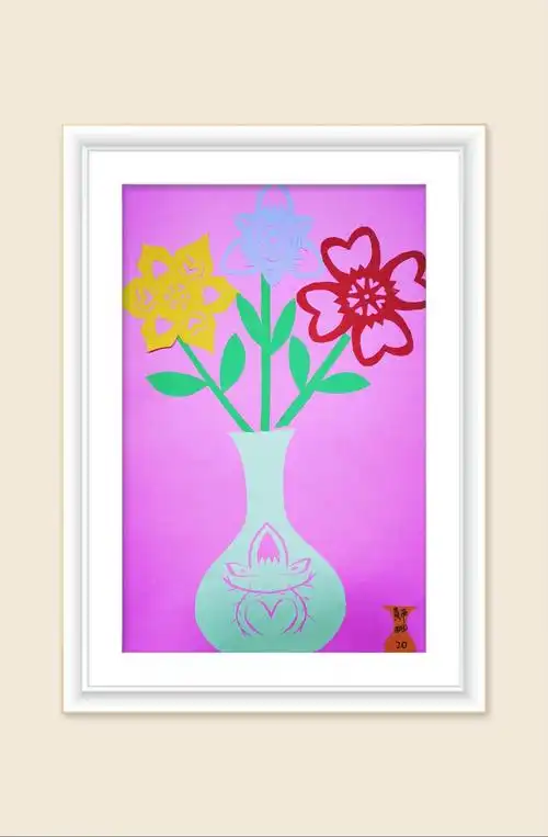 坂田小学四年级学生剪纸花瓶作品