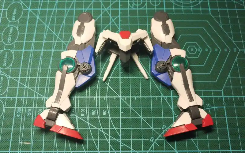 大班mg00七剑高达腿部裆部组合