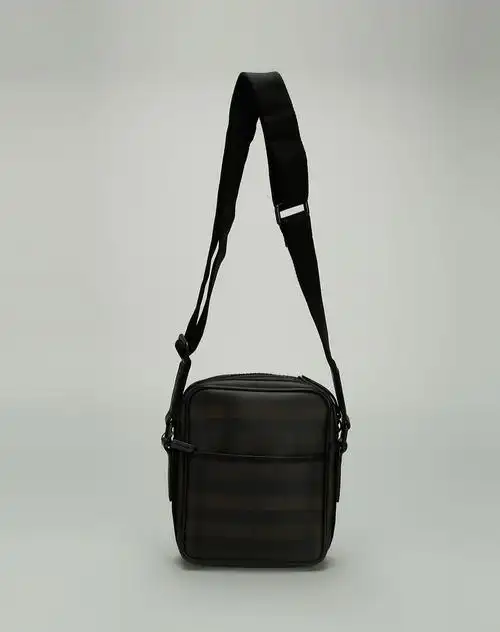 男款棕色时尚帅气斜挎包