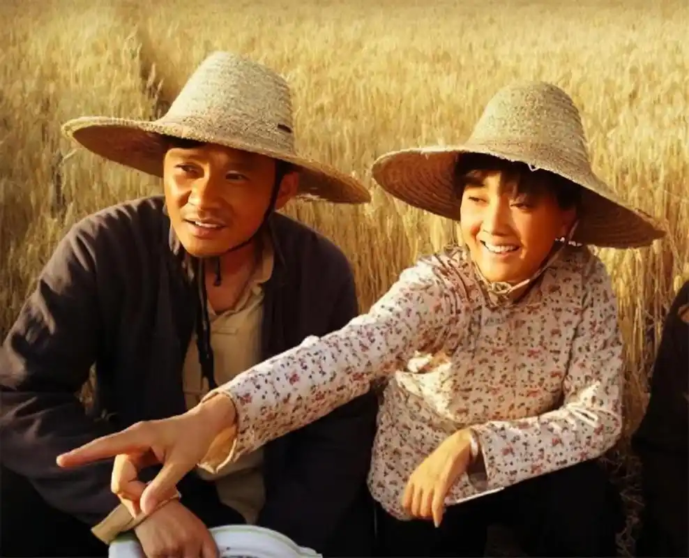 2001年出演了电视剧《公家人》"金卫东"一角.