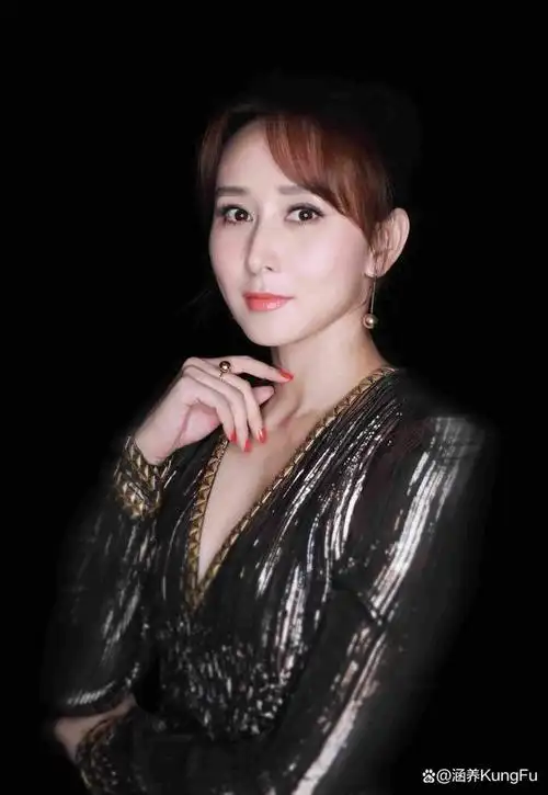 在中国的演艺圈,胡静是一个不可忽视的存在.