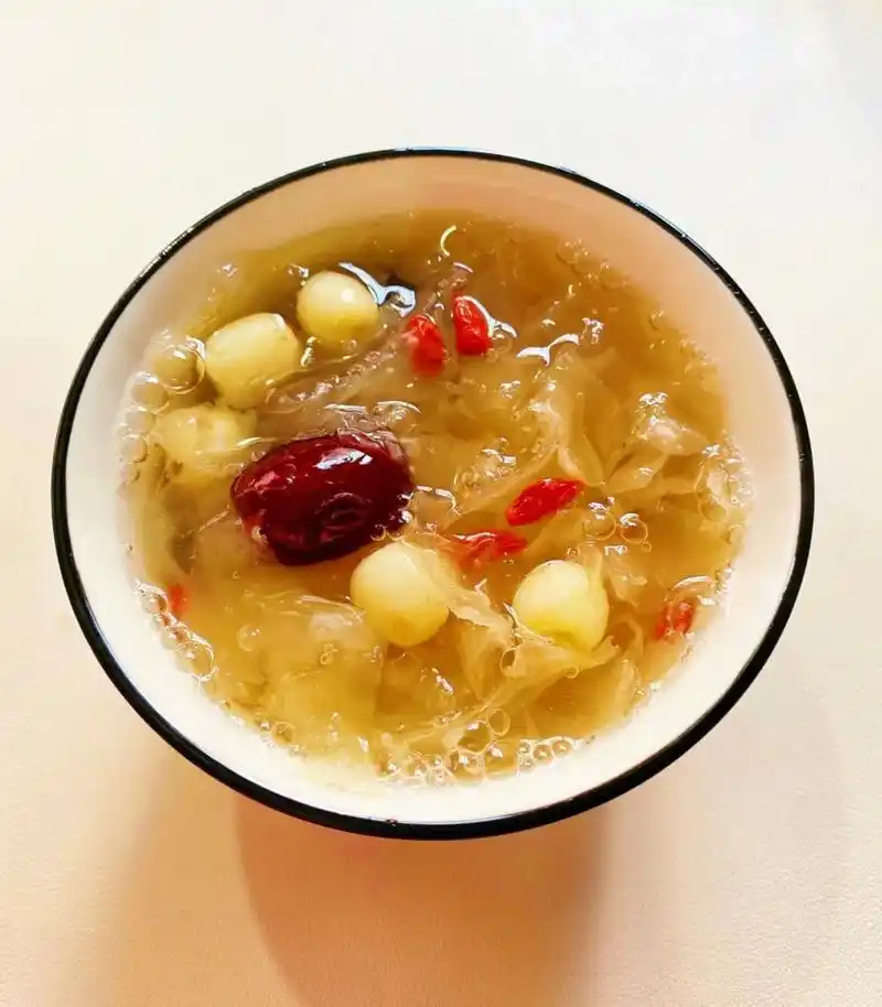 99秋冬滋阴润肺美容养颜|红枣百合莲子银耳羹 有"平民燕窝"之称