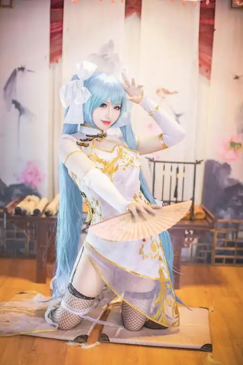 初音未来金丝雀旗袍cosplay
