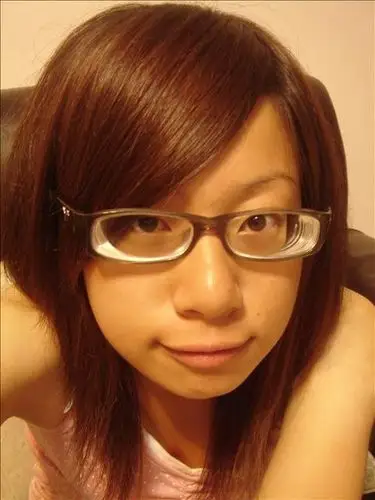 戴镜后矫正视力多可恢复正常,而弱视是一种视功能有缺陷并且高度近视