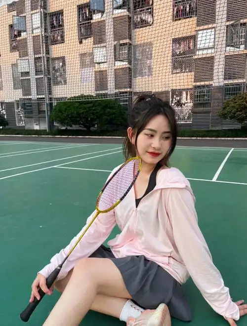 羽毛球女孩