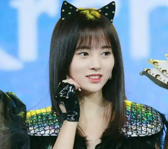 snh48冠军鞠婧祎戴着猫耳朵甜美手机壁纸图片高清