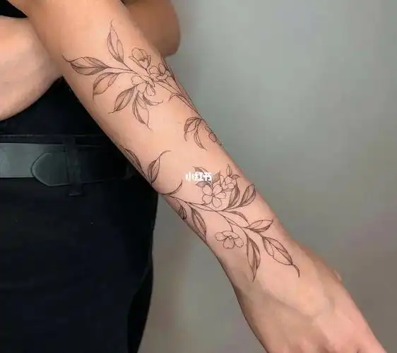 女孩子手臂纹身这样纹