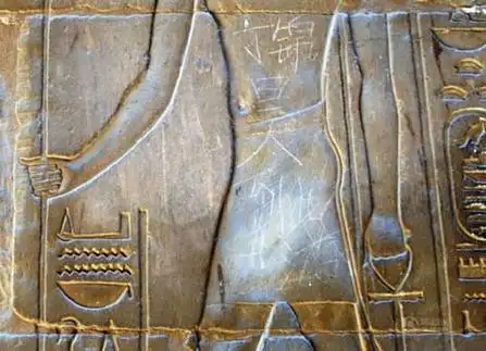 卢克索神庙浮雕上"丁锦昊到此一游"的字样.