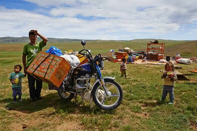 被娘化的蒙古男人能歌善舞温情绕指柔