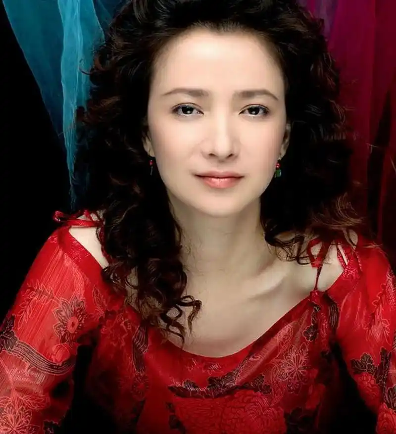 演员,何晴,去拍三国,扮演小乔,是张光北推荐的,这个时候何晴好几年都