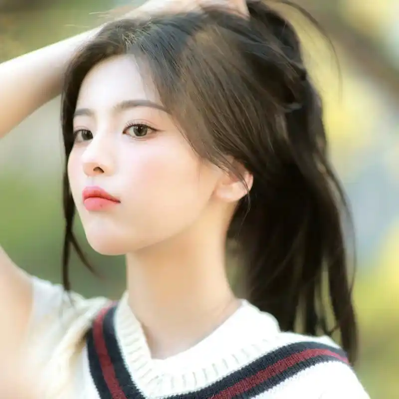 宝藏女孩杨超越头像