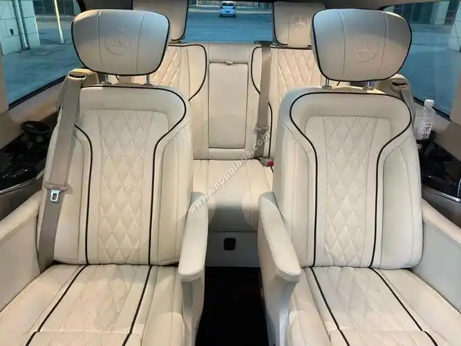 北京7座奔驰v系列商务车内饰