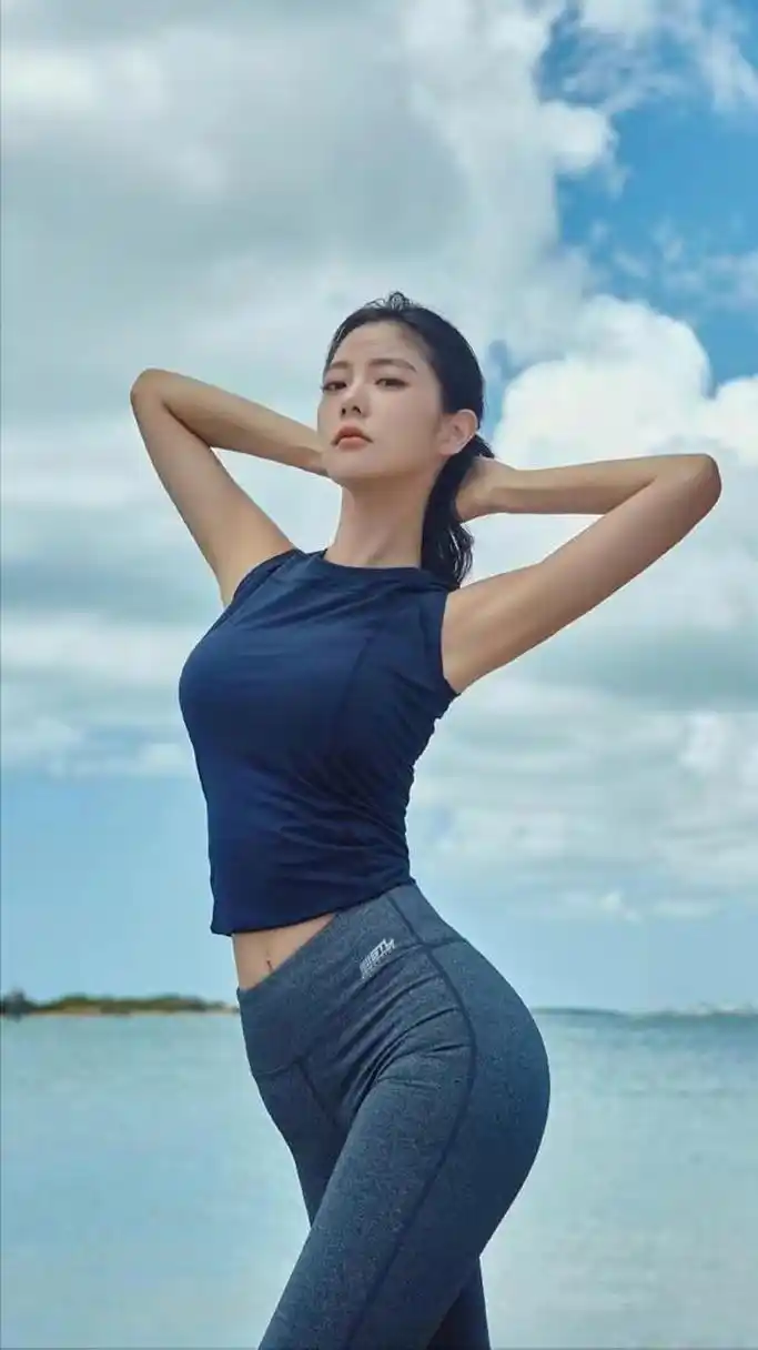 克拉拉是女神,被誉为"亚洲第一美",有着傲人的身材,性感的蛮腰,天使的