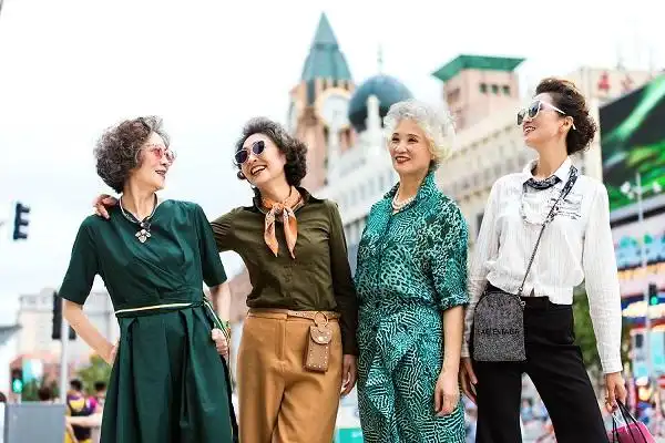 奶奶模特队走红 年均68岁的"不老玫瑰"