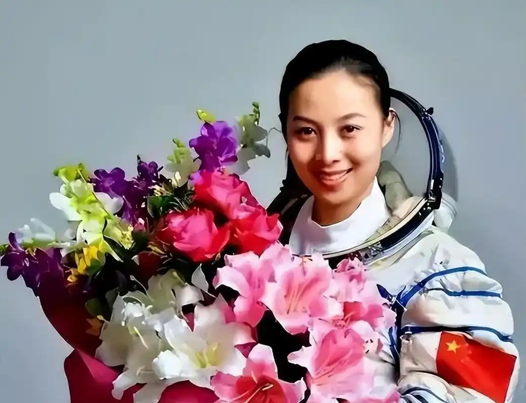 王亚平的一句:"我已出舱,感觉良好!