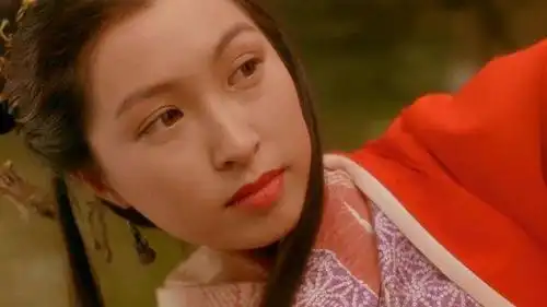 郭蔼明风采依旧,穿油画花纹连衣裙配豹纹高跟鞋,这才叫精致