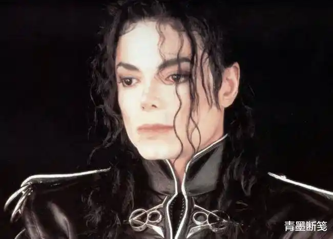 上世纪八十年代,曾有一名黑人歌手,以一张专辑《颤栗》创下了迄今为止