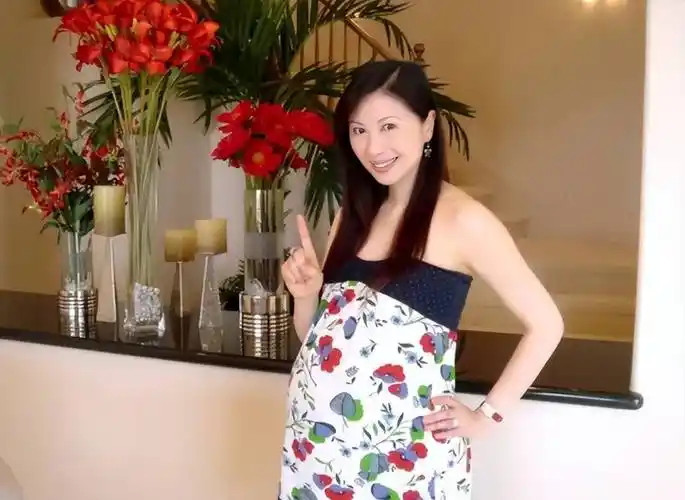 六福珠宝创始人杨宝玲集美貌与才华于一身的港姐冠军