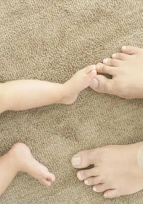 大脚和小脚图片