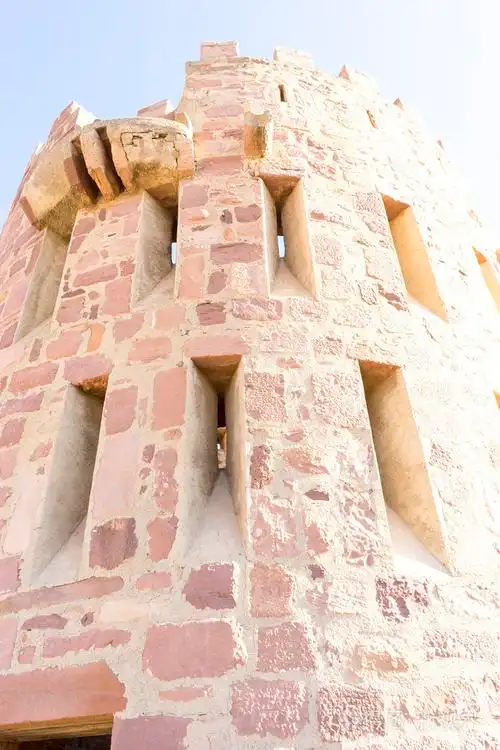 城堡与城垛和墙壁