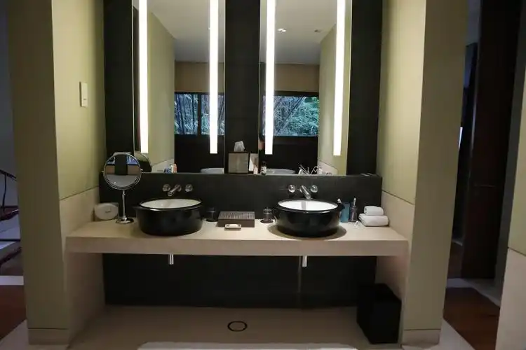 69 酒店report 69 东南亚酒店 69 查看内容  走廊右侧的洗手间