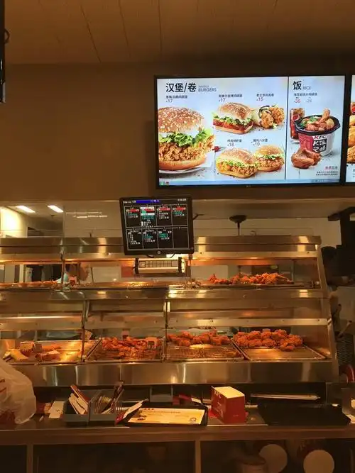 肯德基还是自助点餐快人员精简的厉害为了兑换券只能排长队点餐要排队